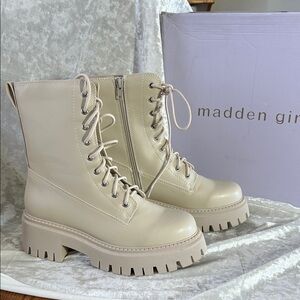 NWT MADDEN GIRL LUG HEEL BOOTS 8.5